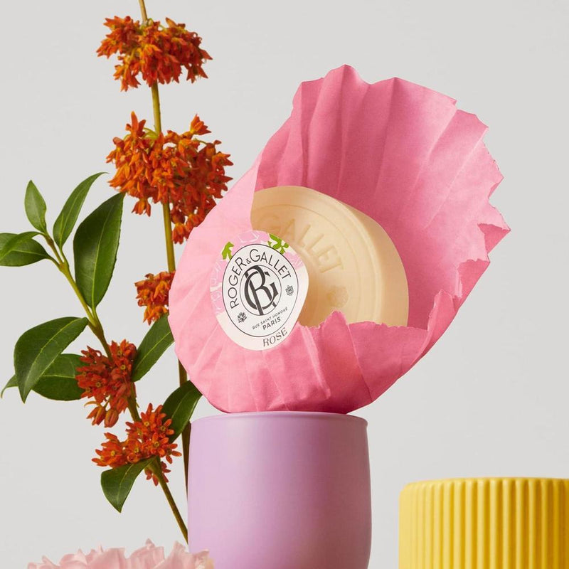 Roger & Gallet Jabón Perfumado, limpieza suave con fragancia cítrica y aromática, 99% ingredientes naturales, paquete de 3