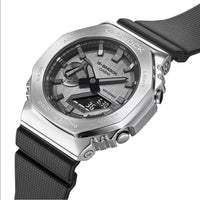 G-Shock Reloj Casio GM2100-1A con banda de resina negra y cubierta de metal, diseño octogonal deportivo, resistente al agua