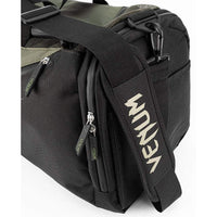 Venum Bolsa deportiva Trainer Lite Evo, amplia capacidad y ventilación con correa ajustable y acolchada