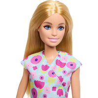 Barbie Careers Baby Doctor con muñeca rubia, 2 bebés, mesa de examen y accesorios para juego de roles médico