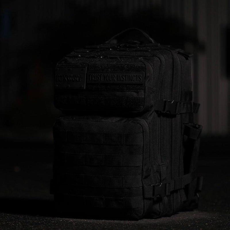 Mochila WOLFpak edición Nightshade de alta resistencia y personalización ideal para viajes y uso diario