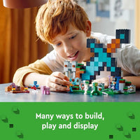 LEGO Minecraft The Sword Outpost 21244 con Creeper, Guerrero, Cerdo, Esqueleto para Aventuras Inspiradas en Videojuegos