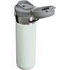 Botella de agua Stanley Quick Flip GO con tapa de botón, a prueba de fugas, acero inoxidable aislado, sin BPA, color niebla