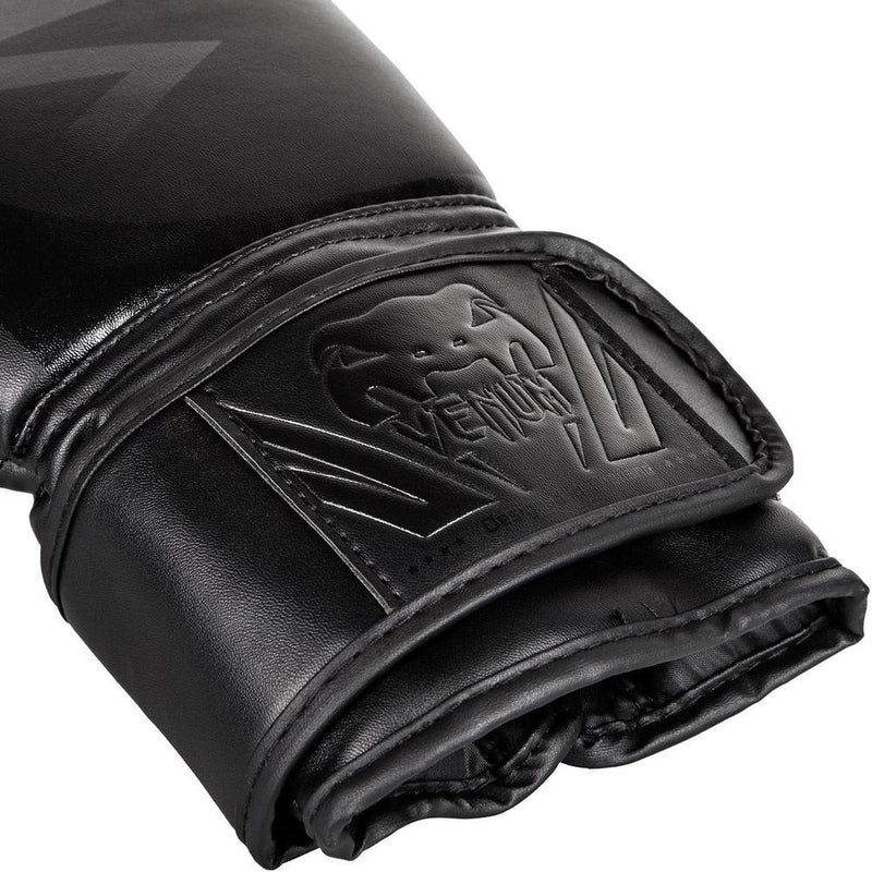 Guantes de boxeo Venum Challenger 2.0 de cuero sintético con ajuste seguro y diseño en negro