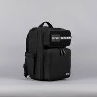 Mochila táctica impermeable WOLFpak con capacidad de 15L, diseño en color negro, personalizable y durable