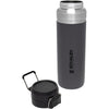 Stanley Quick Flip GO Botella de agua de acero inoxidable con tapa de botón a prueba de fugas, ideal para viajes y deportes, color carbón