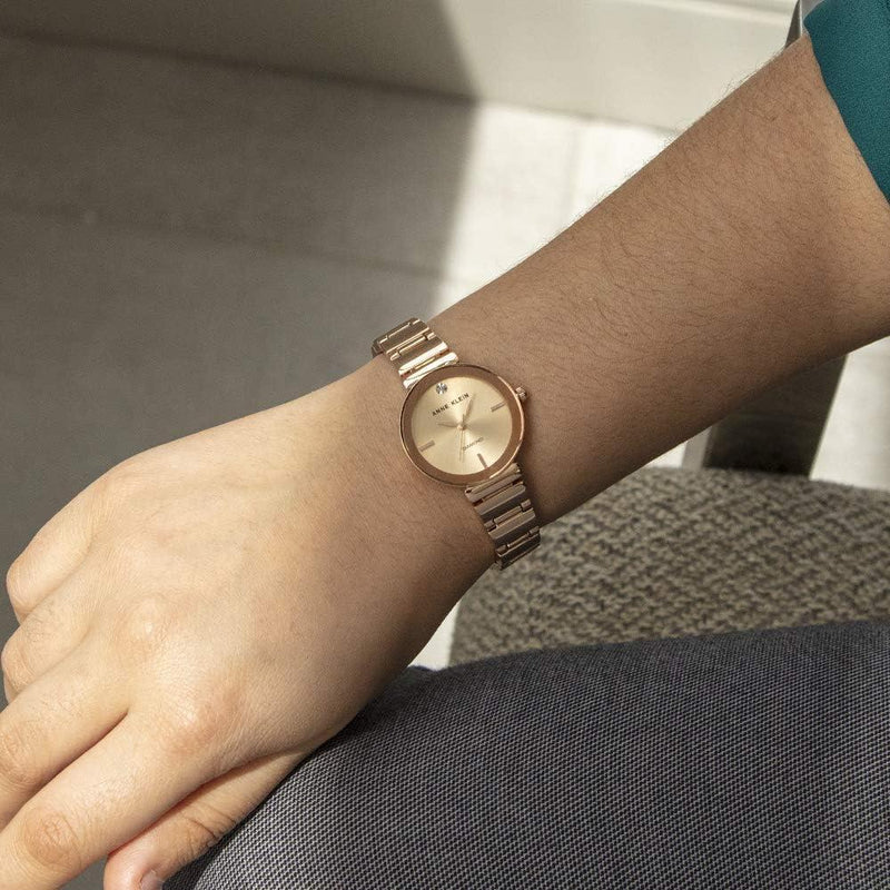 Anne Klein reloj de pulsera para mujer con esfera de diamante genuino, caja de acero inoxidable y pulsera de metal color oro rosa