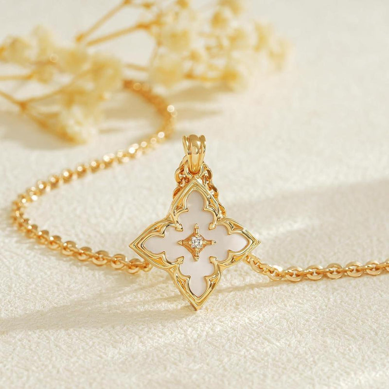 Fettero Collar de trébol de oro para mujer con colgante de circonita cúbica chapada en oro de 14 quilates y cadena ajustable