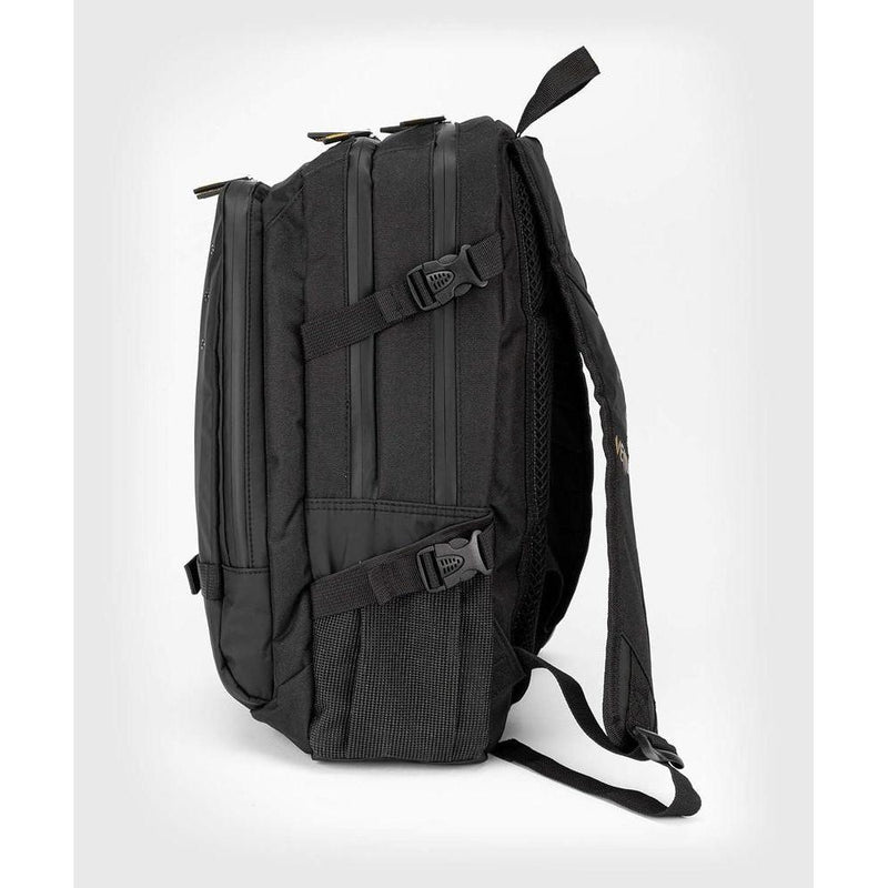 Mochila Venum Challenger Pro Evo con diseño ergonómico, correas ajustables y capacidad de 22,5 litros