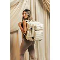 WOLFpak Mochila 35L Bombshell Sportswear en color crème, diseño unisex para actividades casuales y deportivas, hecha de poliéster resistente