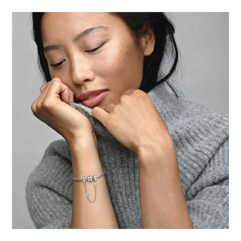 PANDORA Dije de cadena de seguridad de margaritas compatible con pulseras Moments, joyas para mujeres de plata de ley y circonita cúbica