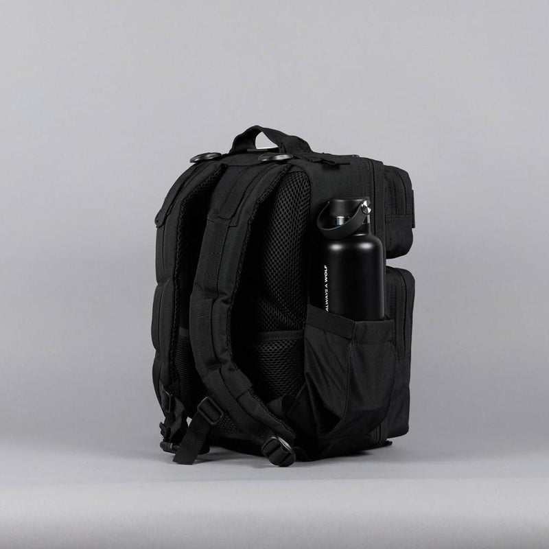 Mochila táctica impermeable WOLFpak con capacidad de 15L, diseño en color negro, personalizable y durable