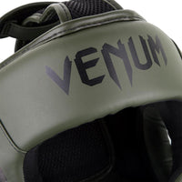 Casco protector Venum Elite: ligero y ajustable, perfecto para boxeo y MMA, con diseño ergonómico y malla ventilada