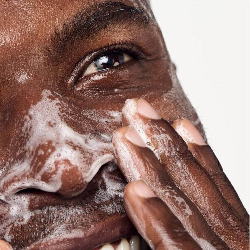 Clinique Lavado Facial para Hombres con Fórmula Adaptada a Piel Grasa, Libre de Fragancias, con Aloe Vera y Sucrose