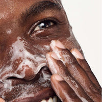 Clinique Lavado Facial para Hombres con Fórmula Adaptada a Piel Grasa, Libre de Fragancias, con Aloe Vera y Sucrose