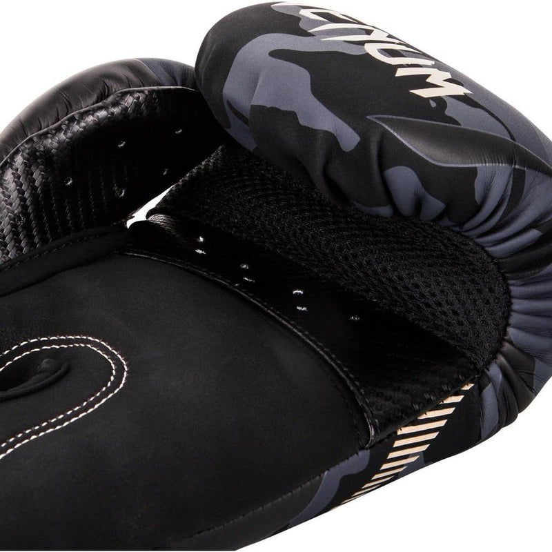 Guantes de boxeo Venum Impact con espuma de triple densidad y cierre de velcro para protección extra en entrenamientos