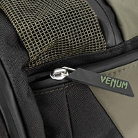Venum Bolsa deportiva Trainer Lite Evo, amplia capacidad y ventilación con correa ajustable y acolchada