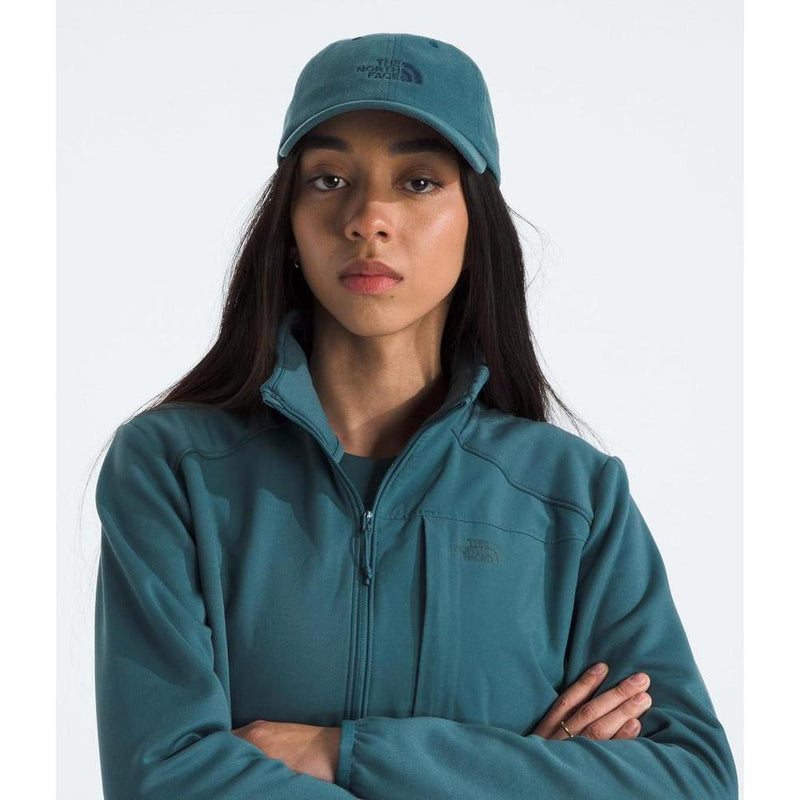 The North Face presenta su gorra de béisbol unisex, sostenible y cómoda, perfecta para exploraciones urbanas y al aire libre con ajuste personalizado