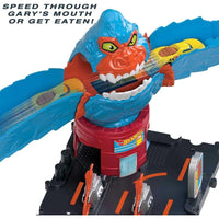 Hot Wheels City Wreck & Ride Gorilla Attack con 1 auto, conecta a otros sets, set temático estación de gasolina