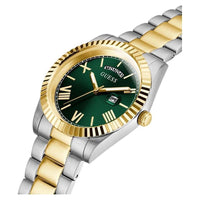 GUESS Reloj para hombre con correa de dos tonos, esfera verde, caja de acero inoxidable, diseño elegante y resistente al agua