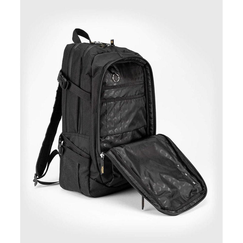 Mochila Venum Challenger Pro Evo con diseño ergonómico, correas ajustables y capacidad de 22,5 litros