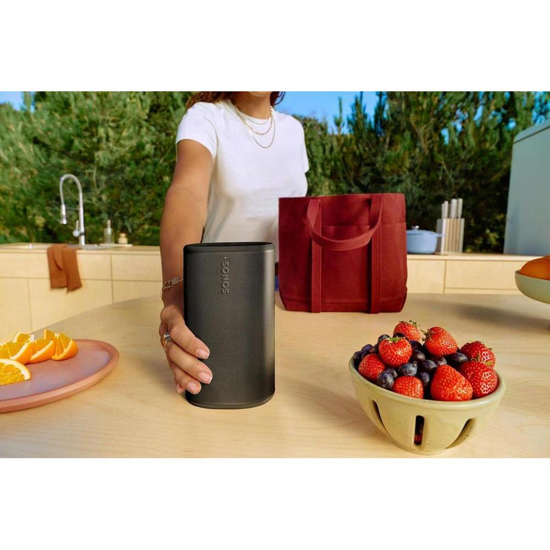 Sonos Play Altavoz Bluetooth portátil con WiFi y Alexa, batería de larga duración y resistente al agua, incluye base de carga