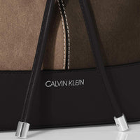 Bolsa al hombro Gabrianna de piel vegana Calvin Klein para mujer