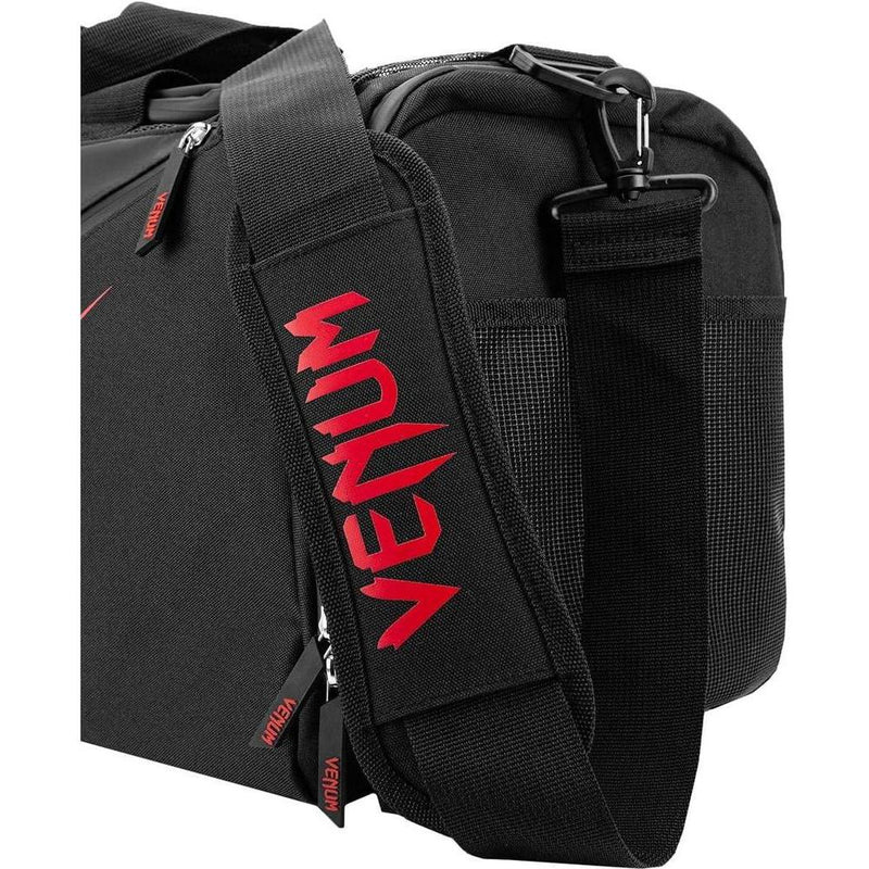 Venum Bolsa Deportiva Trainer Lite Evo con Gran Capacidad, Ideal para Deportes de Combate, con Bolsillos Laterales y Correa Acolchada