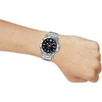 Reloj Casio para hombre, diseño análogo con dial marrón y acero inoxidable, resistente al agua y manecillas luminosas