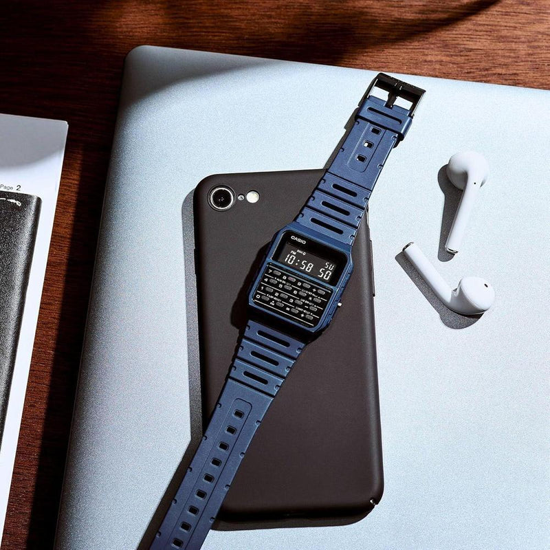 Casio CA-53WF-2B reloj digital para hombre con calculadora y correa azul, diseño retro original y elegante