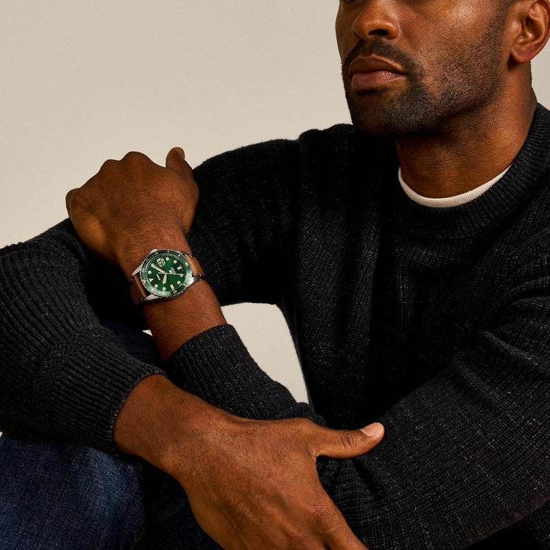 Reloj de pulsera Fossil para hombre, diseño acero inoxidable con correa de cuero marrón y resistencia al agua