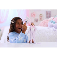 Barbie Cutie Reveal, muñeca y accesorios con gatito, 10 sorpresas, cambio de color y mini mascota incluida