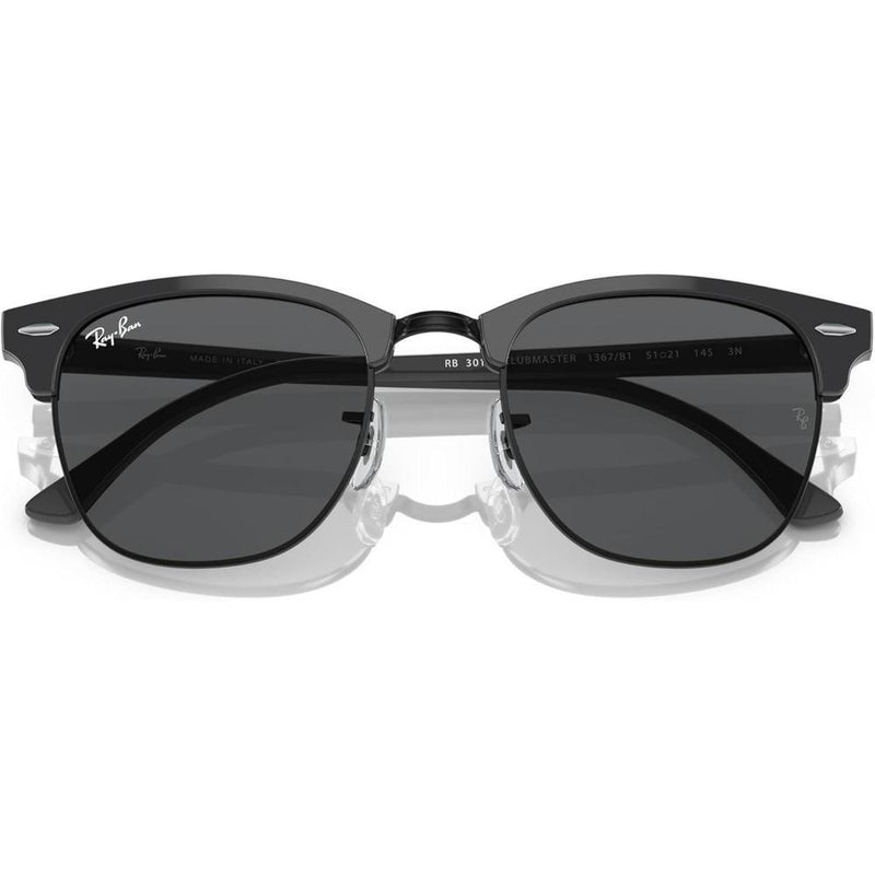 Ray-Ban RB3016 Clubmaster: lentes de sol cuadrados con protección UV y diseño atemporal para mujeres modernas