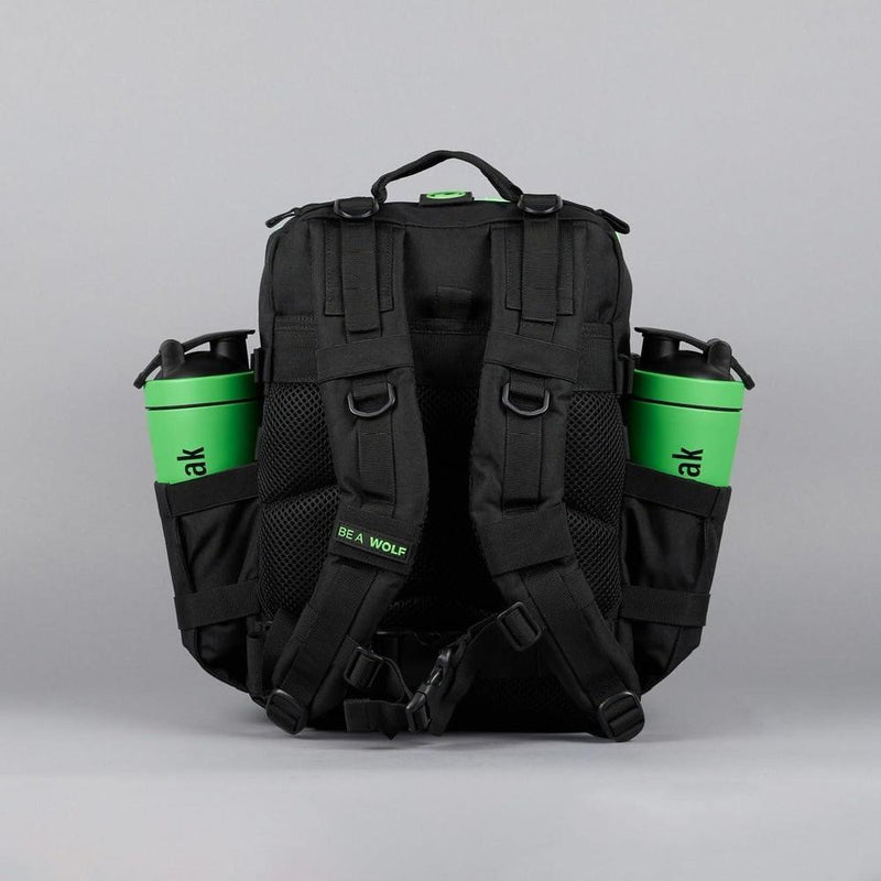 WOLFpak Mochila 25L negro verde neón, resistente al agua, personalizada con parches, ideal para viajes y uso diario