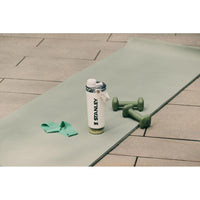 Stanley Activate - Botella agitadora acero inoxidable aislada, almacenamiento de base y tapa de flujo rápido