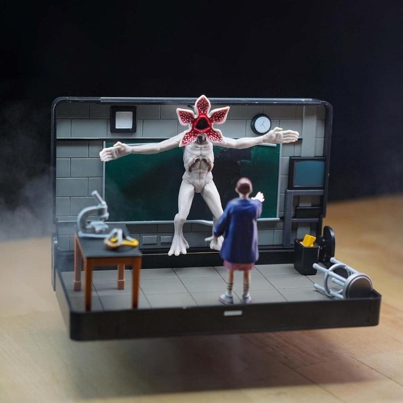 Diorama de Stranger Things Once vs. Demogorgon con accesorios, pieza coleccionable oficial de Netflix