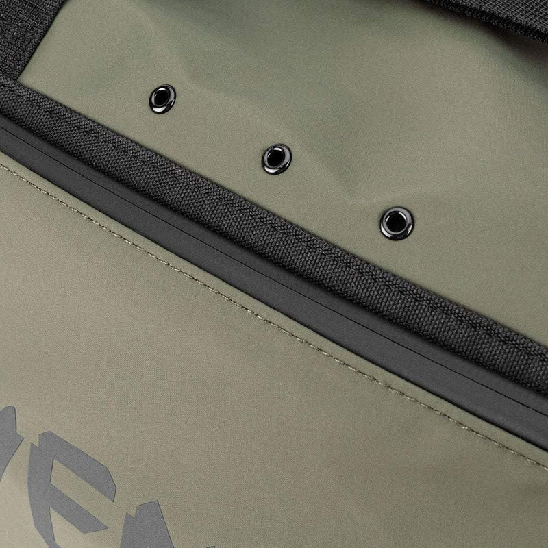 Venum Bolsa deportiva Trainer Lite Evo, amplia capacidad y ventilación con correa ajustable y acolchada