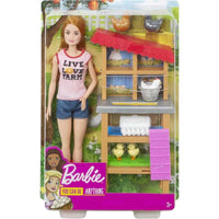 Barbie Chicken Farmer Doll pelirroja con gallinero, 3 gallinas, 2 pollitos y más. Juguete temático de carrera para niños de 3 a 7 años
