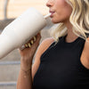 HydroJug Traveler - Botella de agua con asa y popote abatible, vaso resistente a fugas, reutilizable, de acero inoxidable