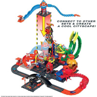 Hot Wheels City Wreck & Ride Gorilla Attack con 1 auto, conecta a otros sets, set temático estación de gasolina