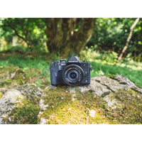 Cámara Olympus OM-D E-M10 Mark IV del sistema Micro Cuatro Tercios con lente M.Zuiko Digital ED y video 4K