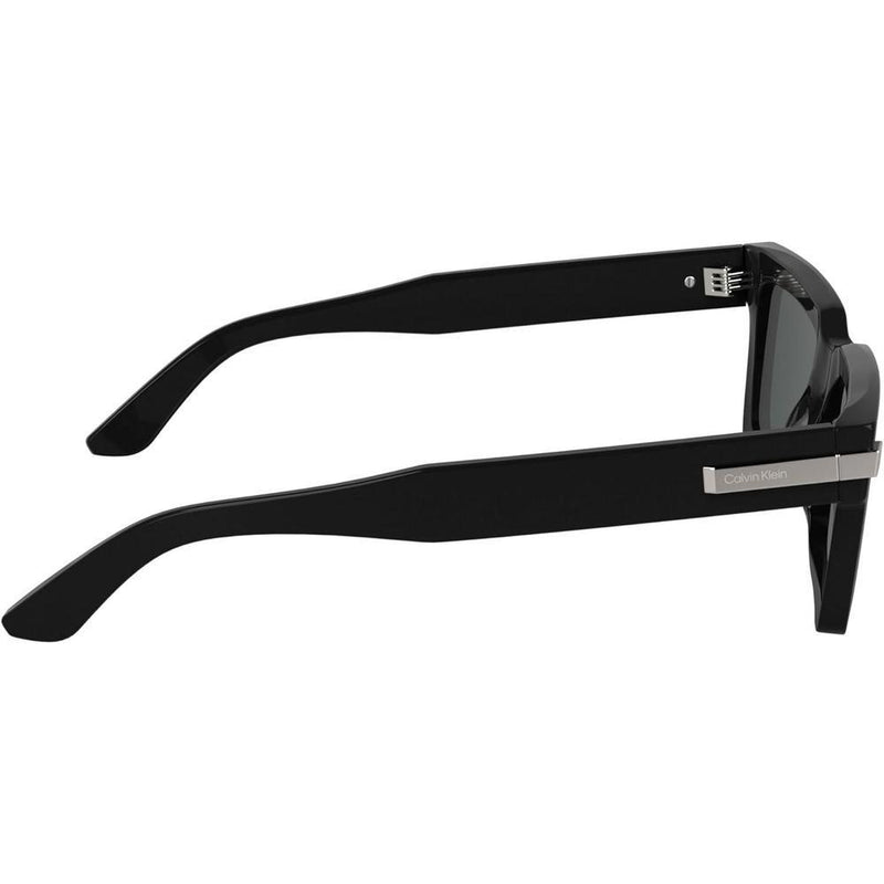 Gafas de sol rectangulares Calvin Klein con detalles metálicos y marco de acetato reciclado para un estilo sofisticado