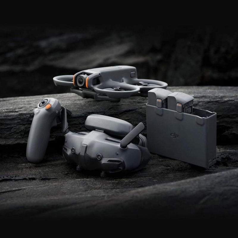 DJI Avata 2 Fly More Combo con 3 baterías, dron FPV con cámara 4K para adultos y experiencia aérea inmersiva, protector de hélice