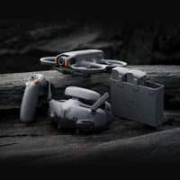 DJI Avata 2 Fly More Combo con 3 baterías, dron FPV con cámara 4K para adultos y experiencia aérea inmersiva, protector de hélice