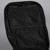 Mochila táctica impermeable WOLFpak con capacidad de 15L, diseño en color negro, personalizable y durable