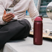 Botella de agua Owala FreeSip aislada de acero inoxidable, incluye sorbete, ideal para viajes y deportes, color cereza negra