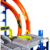 Set de pista Hot Wheels con coche, helicóptero, loops, almacenamiento para vehículos, adaptadores de velocidad, Mega Loop Garage