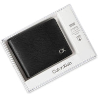 Billetera Calvin Klein de cuero con tecnología RFID, múltiples ranuras para tarjetas y ventana de identificación