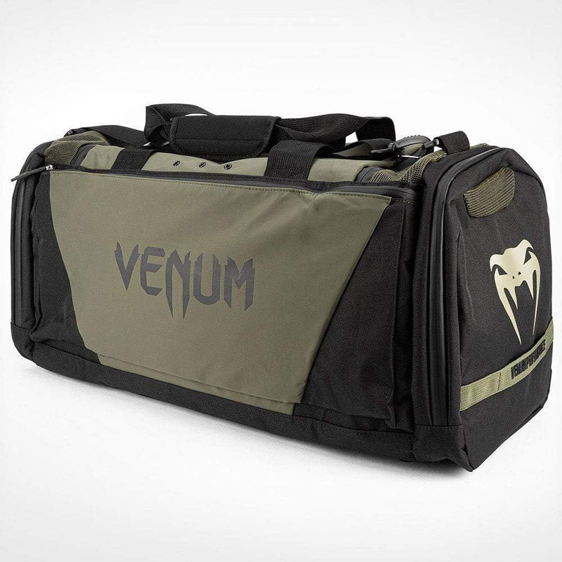 Venum Bolsa deportiva Trainer Lite Evo, amplia capacidad y ventilación con correa ajustable y acolchada