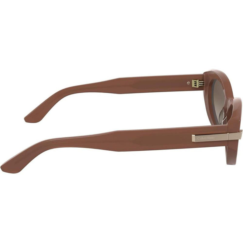 Calvin Klein Gafas de Sol para Mujer con Diseño Sofisticado, Estilo Ojo de Gato, Rosa Opalina con Lente Gradiente